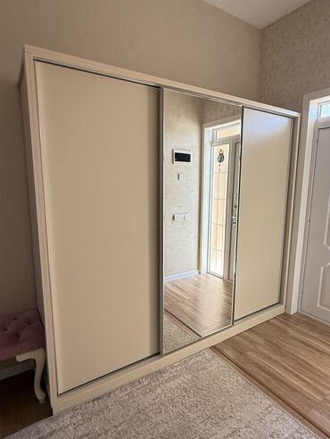 Asılqanlar: 5 aydı alınıb seliqeli saxlanılıb eni 55sm uzunluğu 3,35sm hündürlüyü