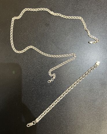 beş qaş uzuklər: Gümüş kardinal qolbaq (9.4 qram) Gümüş kardinal sep (15.7 qram) Az