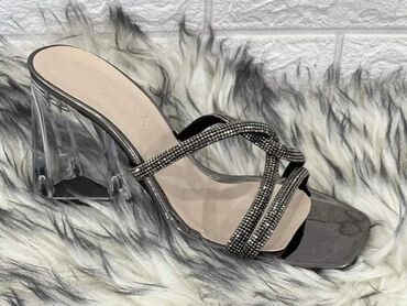 Papuče: 2200din
.
36-40 — 12