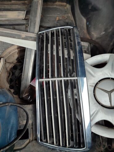 плафон 124: Решетка радиатора Mercedes-Benz 1994 г., Б/у, Оригинал, Германия