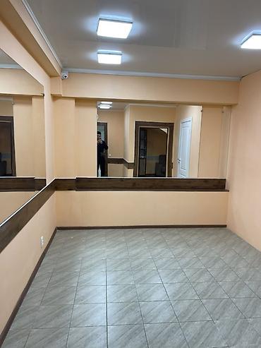 Аренда помещений свободного назначения: Сдаётся в аренду коммерческое помещение площадью 70 м² (цокольный — 11
