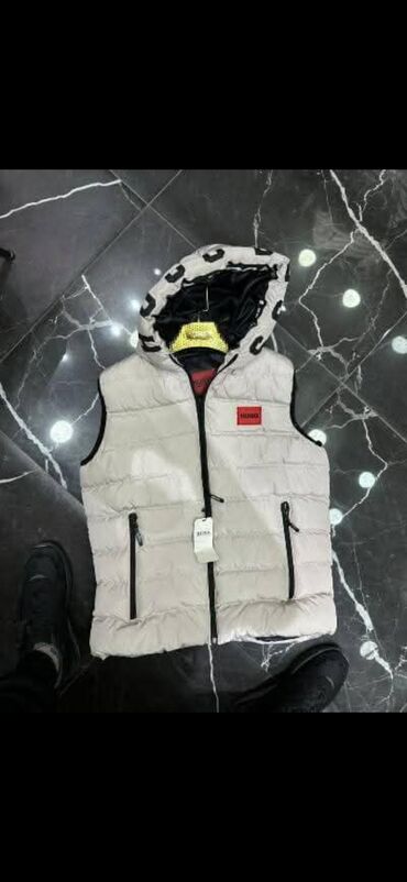 Prsluci: Muski prsluci
S M L XL XXL
Cena 3500 din — 5