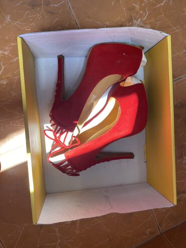 Tuflilər: Tuflilər, Ölçü: 36, rəng - Qırmızı, İşlənmiş — 6