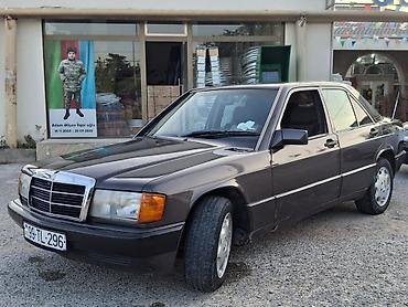 mercedes satilir: Mercedes-Benz 190 (W201) sedan təqdim olunur. Avtomobil klassik və — 2