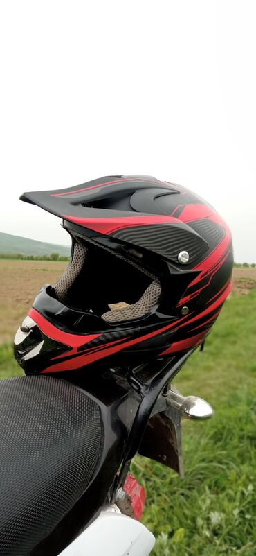 спортивный форма: Эндуро шлем, царапин нет, размер L59-60