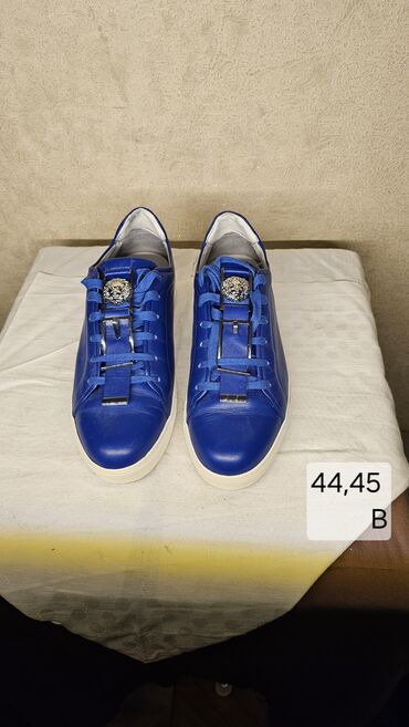 Krasofkalar və idman ayaqqabıları: VERSACE brendi, təbii dəri, 1-2dəfə geyindirib. 44,45 ölçü,əla