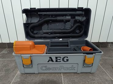 kutija za alat: AEG kofer usisivac 2 u 1 kompaktan i zgodan za nosenje. Moze da stane