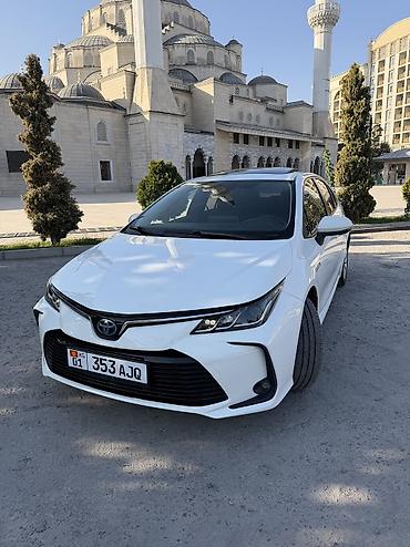 Toyota Corolla: 2020 г., 1.8 л, Вариатор, Гибрид, Седан
