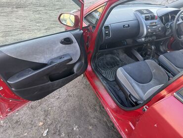 Honda: Honda Fit: 2001 г., 1.3 л, Вариатор, Бензин, Хэтчбэк — 8