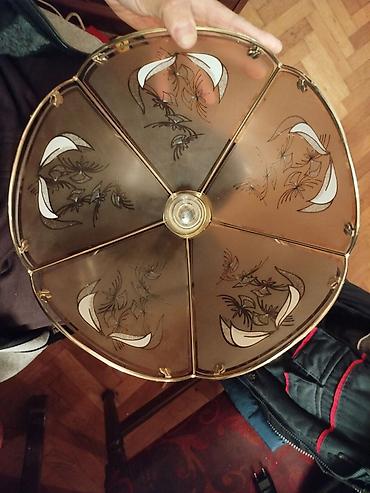 Rasveta: Zuckasti stakleni retro luster Donji kao precnik oko 34 cm. Visina — 9