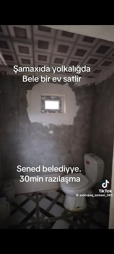 şamaxida evler: Şamaxıda, yol kənarında yerləşən ev satılır. Xüsusiyyətlər: - Rahat — 4