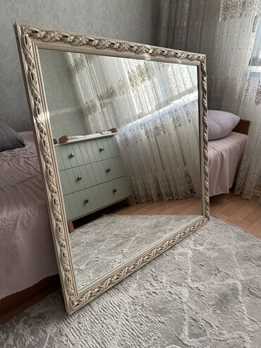 зеркало в пол: Зеркало, состояние отличное, размер 1 на 1 метр