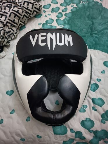 Tulumlar: Venum baş qoruyucusu – döyüş idmanları üçün - Brend: VENUM - Rəng