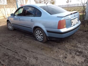 Коммерческий транспорт: Volkswagen Passat sedan - Korpus: açıq mavi rəng, arxa spoyler, qara