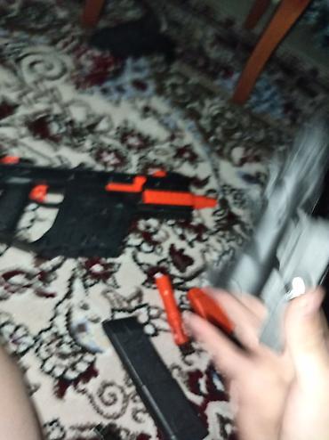 oyuncaqlar: Oyuncaq blaster – qara-narıncı rəng sxemi ilə Xüsusiyyətlər: - — 2