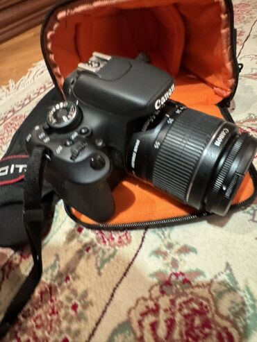 Fotokameralar: Canon markalı rəqəmsal güzgülü kamera yüksək keyfiyyətli fotoşəkillər