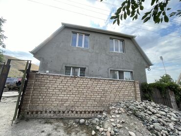 продаю дом село васильевка: Продается двухэтажный дом с мансардным этажом, предлагающий просторное