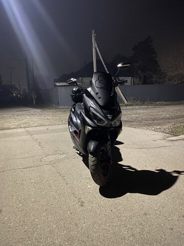 Скутеры: Макси-скутер Yamaha, 175 куб. см, Бензин — 11