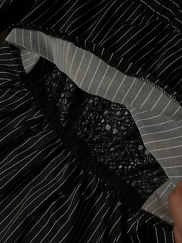 Повседневные платья: Платье в черную тонкую вертикальную полоску. - Модель: свободного — 8