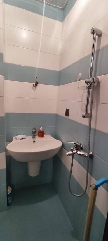 Uzunmüddətli kirayə mənzillər: Nəsimi rayonu Abdulvahab Salamzadə küçəsində (8 Noyabr metrosunun — 5