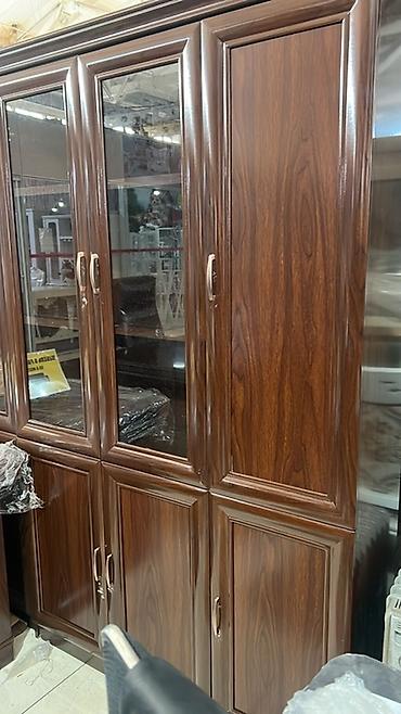 standing mirror: Многофункциональный шкаф из темного дерева с текстурой под орех — 7