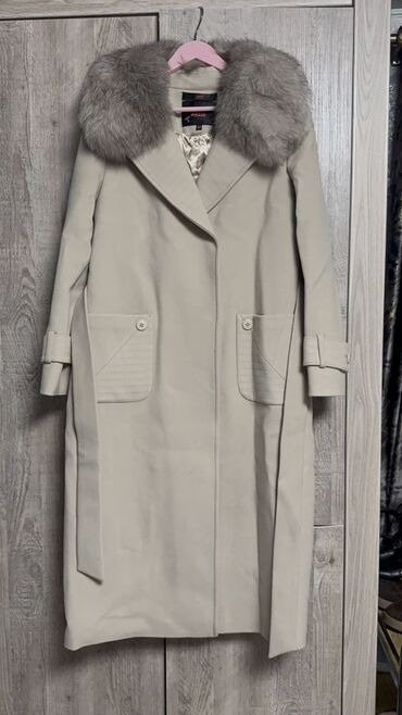 прокат национальных костюмов для детей: Женское пальто-тренч с меховым воротником Цвет: бежевый (молочный) Не