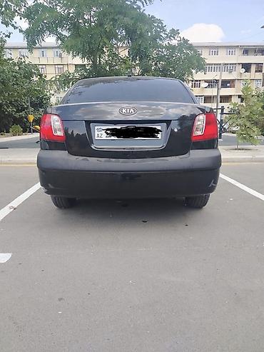 kia rio farası: Kia Rio sedan – qara rəng, kompakt və qənaətcil şəhər avtomobili — 3