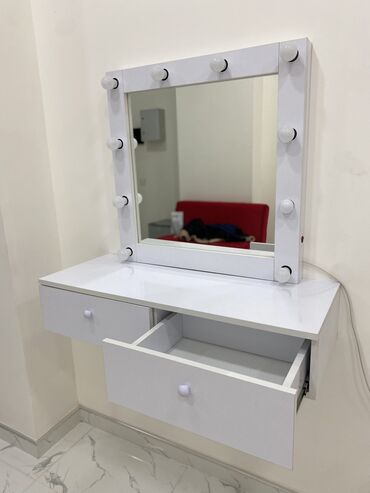 стол в кабинет: Стол для макияжа, С зеркалом