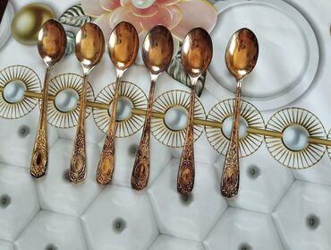 cib bıçaq satışı: Zərif naxışlı qulp detalları olan 6 ədəd qaşıqdan ibarət dəst. Qızılı