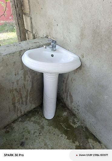 forma sifarişi: Künc tipli ayaqlı lavabo - Dizayn: Üçbucaq/künc forması, dar məkanlar — 3