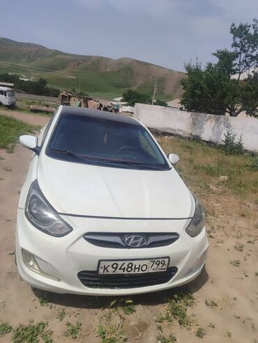 зимние шины на матиз купить: Автомобиль Hyundai Accent белого цвета с черной крышей. Модель имеет