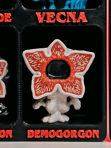 форма одежда: Премиальная подставка-органайзер для мини-фигурок Funko — Stranger — 6