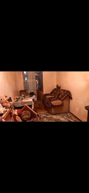 Qonaq otağı dəstləri: 4 otaqlidi bina evi satilir - Geniş qonaq otağı üçün uzun yemək — 4