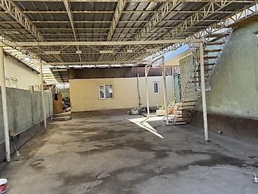 Продажа коттеджей и домов: Продаётся частный дом с большим крытым двором и отдельными — 2