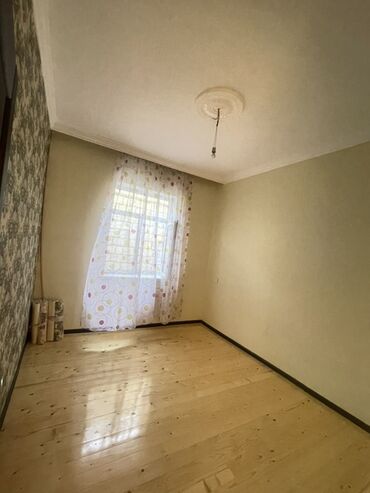 Uzunmüddətli kirayə mənzillər: Bu mənzildə taxta döşəmələr, müasir divar kağızları və geniş — 4