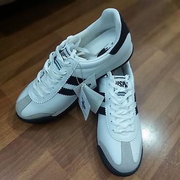 Kişi ayaqqabıları: U.S. Polo Assn. kişi krossovkası - Rəng: ağ üst, qara detallarla; — 1