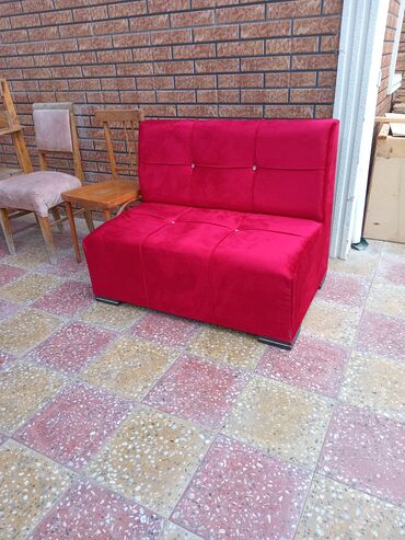 yumsaq mebeller: Mini-divan, Açılmayan, Bazalı, Vеlur parça