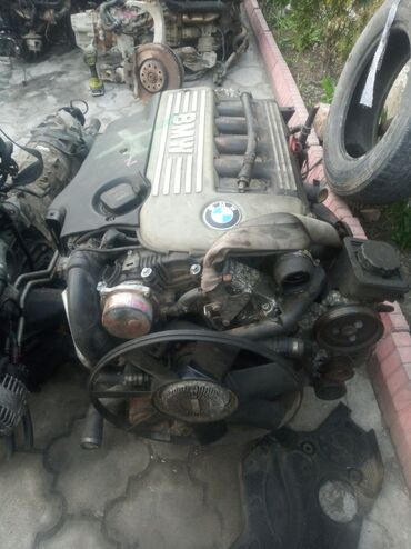 падушка двигателя: Дизельный мотор BMW Б/у, Оригинал