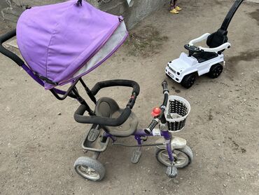 коляска детская: Коляска, цвет - Фиолетовый, Б/у