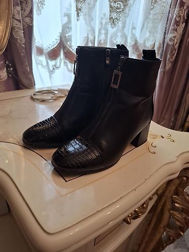 vozol 20 min: Qadın botları – qara rəng - Material: dərimsi üstlük, burun hissəsində — 2
