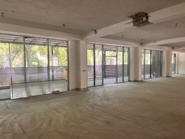 купить участок под бизнес в бишкеке: Сдаю Магазин, В бизнес центре, 1000 м² Без оборудования, С ремонтом, Вода, Канализация, Электричество, Отдельный вход, 1 линия, Склад