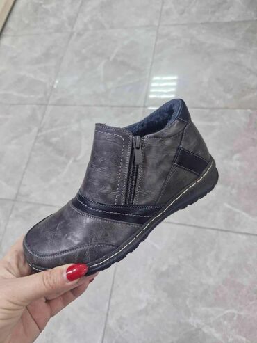 Ostale cipele: ✨ Cipele koje su osvojile poverenje kupaca već treću godinu zaredom! 👣 na lalafo.rs — 6 Ostale cipele: ✨ Cipele koje su osvojile poverenje kupaca već treću godinu zaredom! 👣 — 6