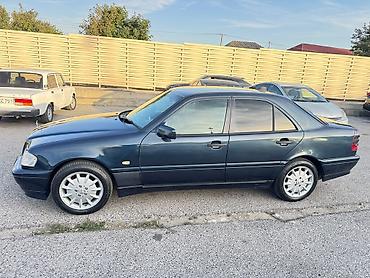 10000 mercedes: Mercedes-Benz 220: 2.2 l | 1999 il Sedan — 6