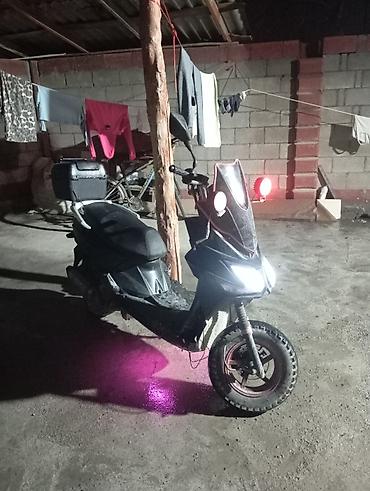 Скутеры: Скутер/мопед городской с дополнительным светом и багажным кофром — 7