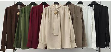 hermes nakit: Elegantna ženska bluza sa ukrasnom broš kopčom
2300din
S M L Xl — 9