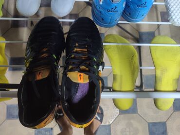 спортивные обуви: Найк Бутсы шыпы 40 размер 🔥🔥🔥