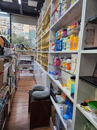 dukan: Hezi Aslanov metrosu ustunde metroya yaxin erazide Obyektin icerisinde