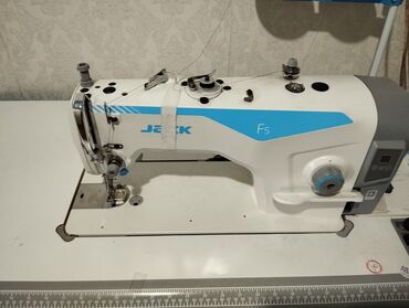 советскую ручную швейную машинку: Швейная машина Jack, Полуавтомат