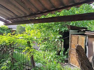 аргымак: Продаю пол дома барачного типа 2 комнаты кухня двор свой район — 9