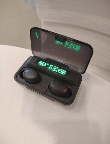 airdots powerbank: Bluetoothlu qulaqliq mikrafon ve sensör özəlliyi var. Tez şarj olur
